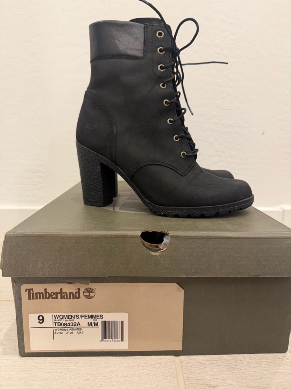 Timberland Women's Black Lace-Up Chunky Heel Boots